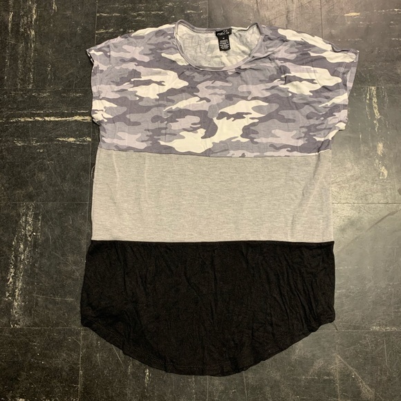 Rue 21 Black Gray Camo Colorblock Tee Size M - Picture 1 of 2